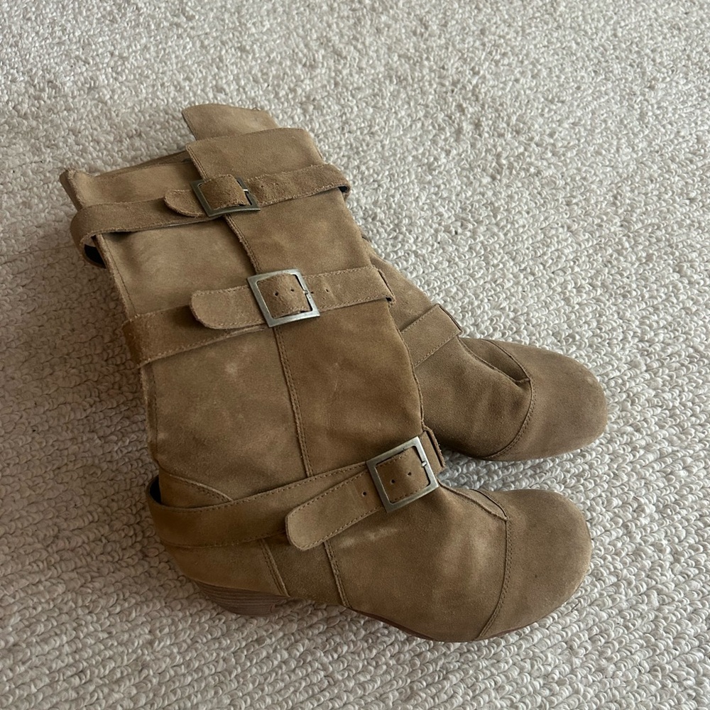 Suede tawny boots